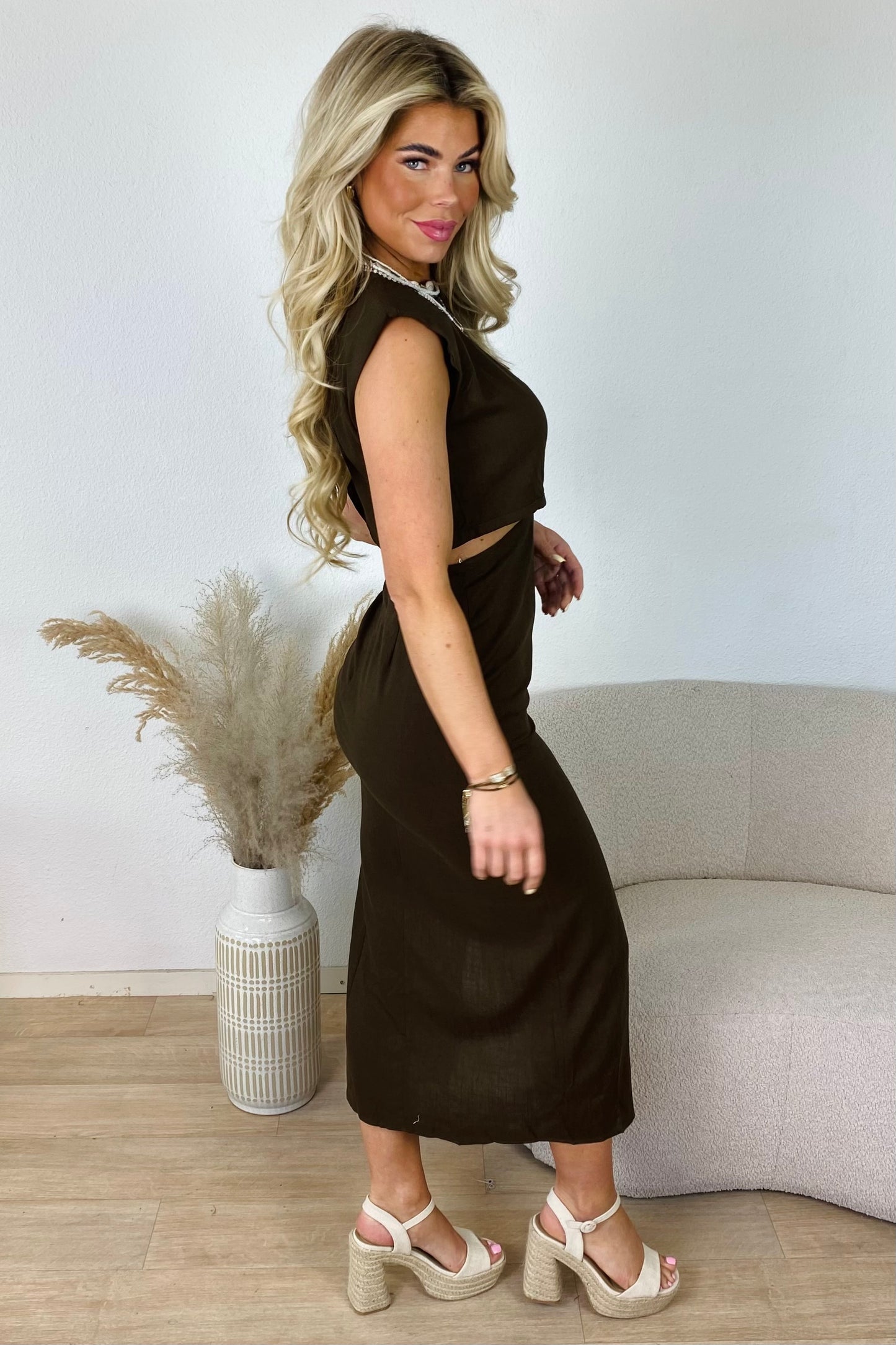 Cut-out jurk met split - Bruin