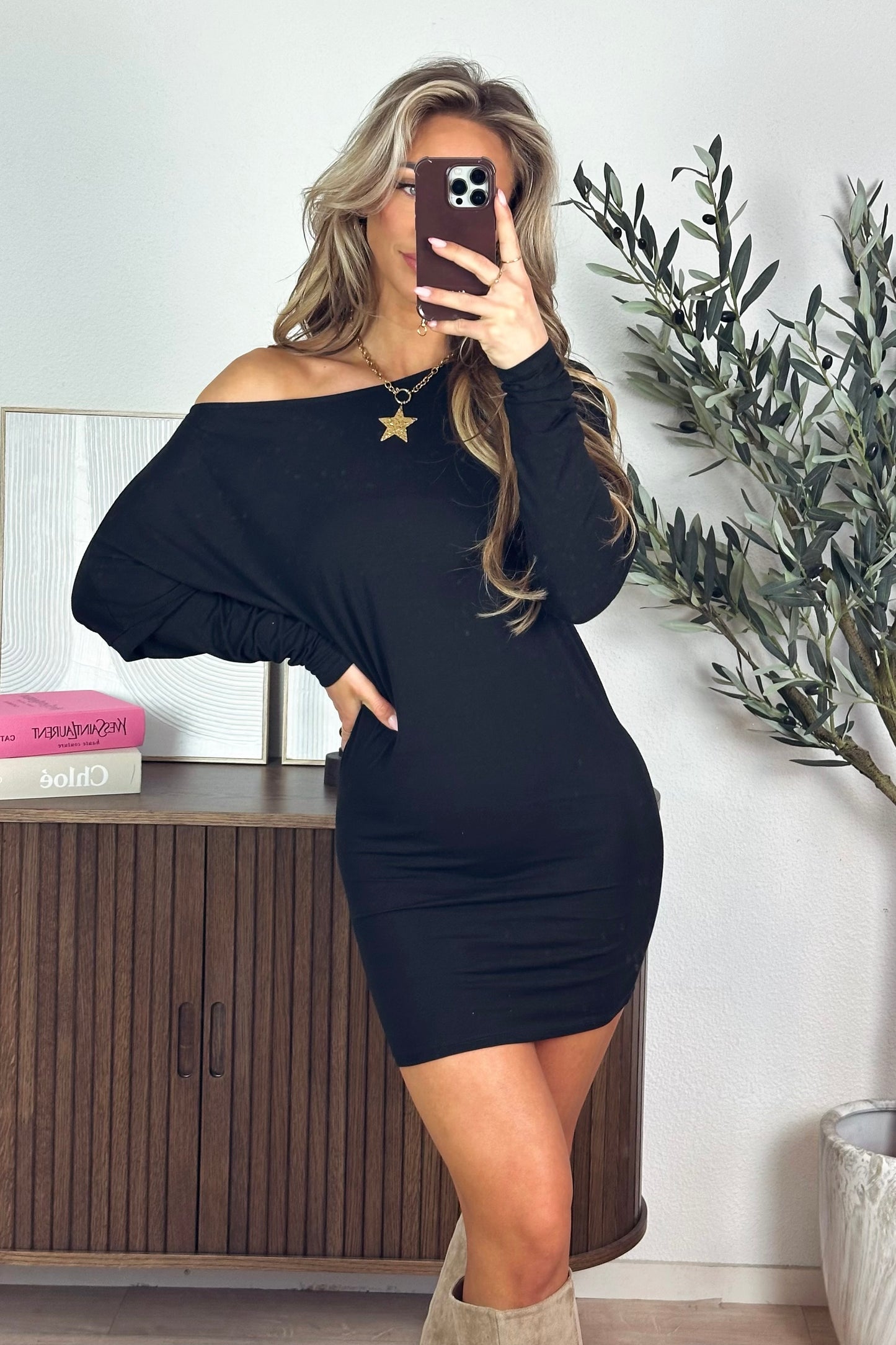 Nicoline off shoulder jurk - Zwart