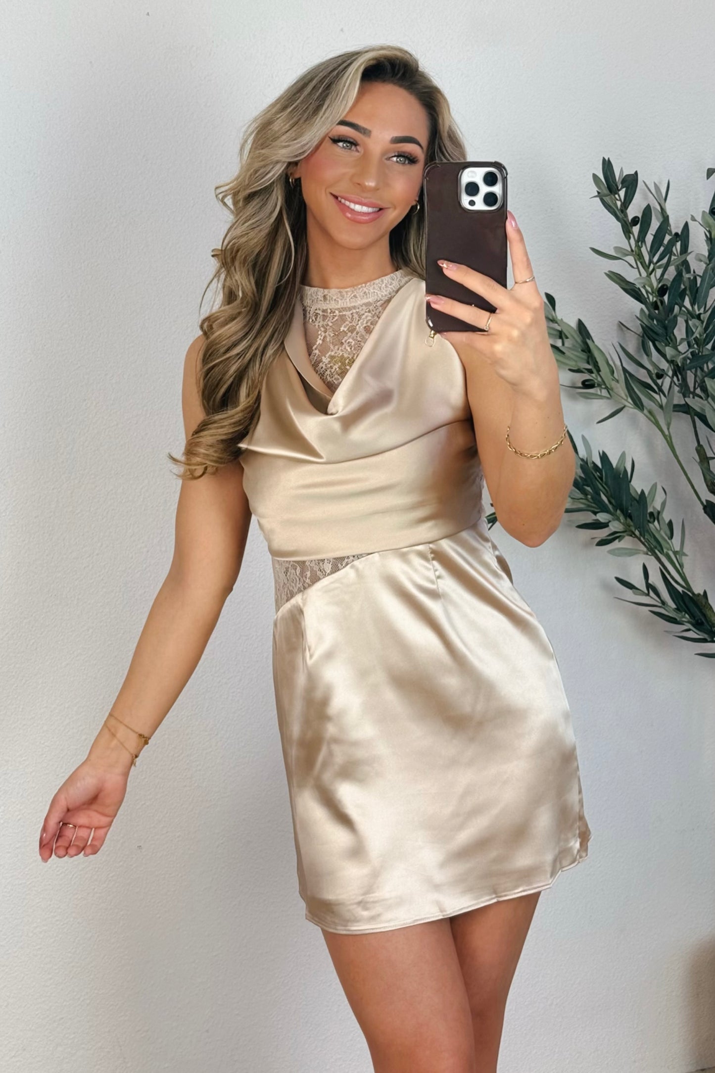 Naomi satin lace jurk - Beige