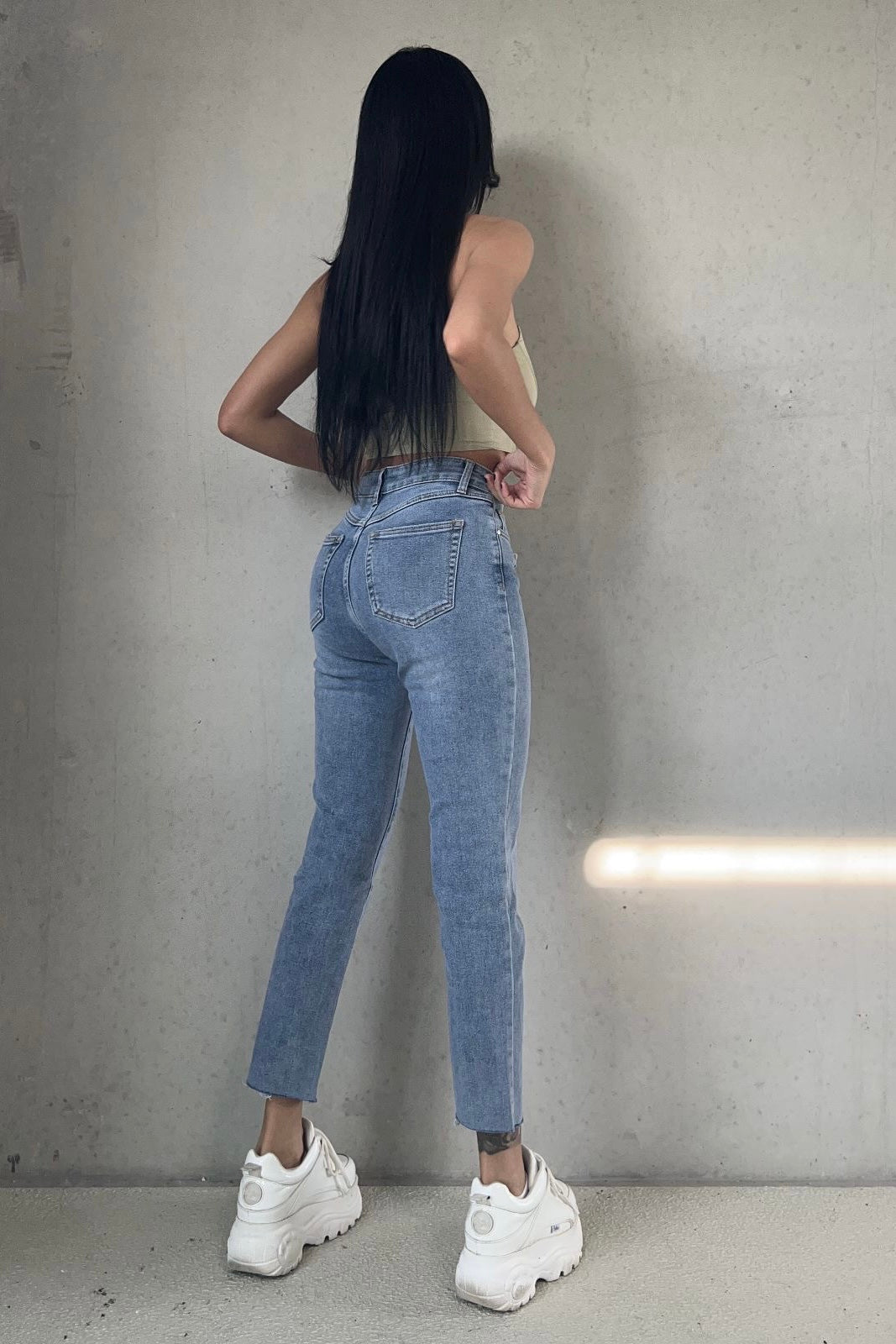 Naomi - mom jeans